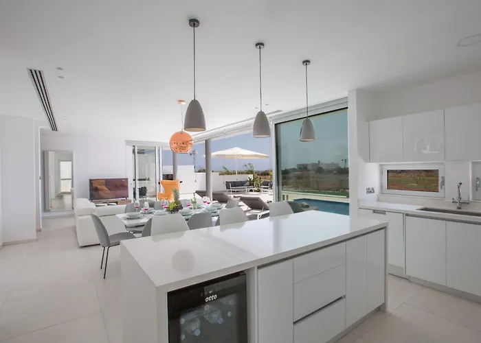 Haus In Pernera Mit Bi-fold Patio By Interhome Nyaraló Protarász