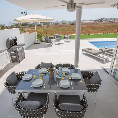 Haus In Pernera Mit Bi-fold Patio By Interhome Ferienhaus *