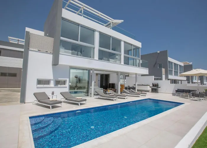 Haus In Pernera Mit Bi-fold Patio By Interhome Semesterbostad