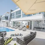 Haus In Pernera Mit Bi-fold Patio By Interhome פרוטאראס