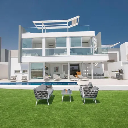 בית נופש Haus In Pernera Mit Bi-fold Patio By Interhome פרוטאראס