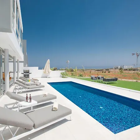 Haus In Pernera Mit Bi-fold Patio By Interhome * פרוטאראס