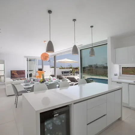 Haus In Pernera Mit Bi-fold Patio By Interhome בית נופש פרוטאראס